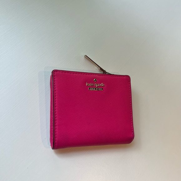 Kate Spade bifold wallet with coin compartment - Picture 1 of 8